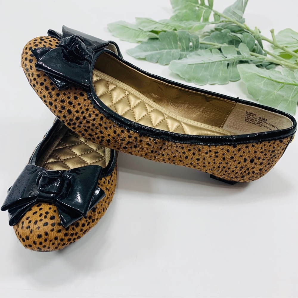 Me Too | Kaci Animal Print Cow Hair Bow Flat - Picture 3 of 7